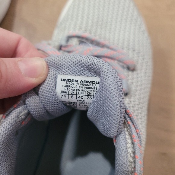 Under Armour UA GGS Ripple Girls Running Sneakers - Picture 8 of 8